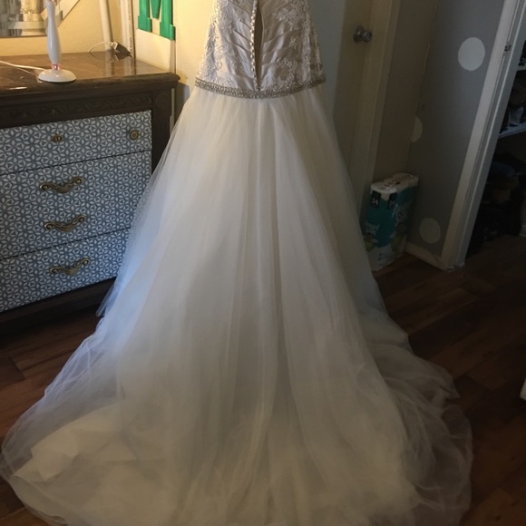 Terry costa wedding dress - Picture 3 of 8